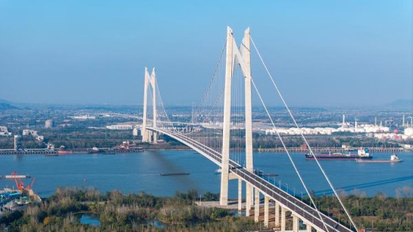 鑫月配 南京新生圩长江大桥正式通车